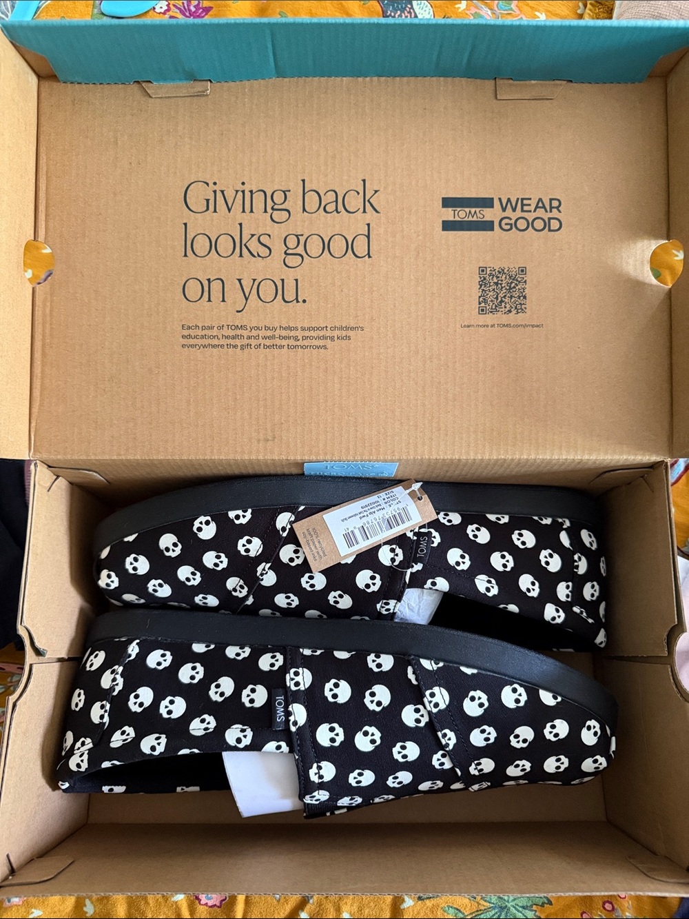 Toms GLOW IN THE DARK 👻 Slip-On Sneakers - Black with Green Glow Skulls - Picture 3 of 4